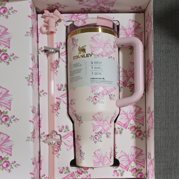 Stanley LoveShackFancy Pink Floral Quencher H2.0 Tumbler, 40oz., New - Picture 7 of 13